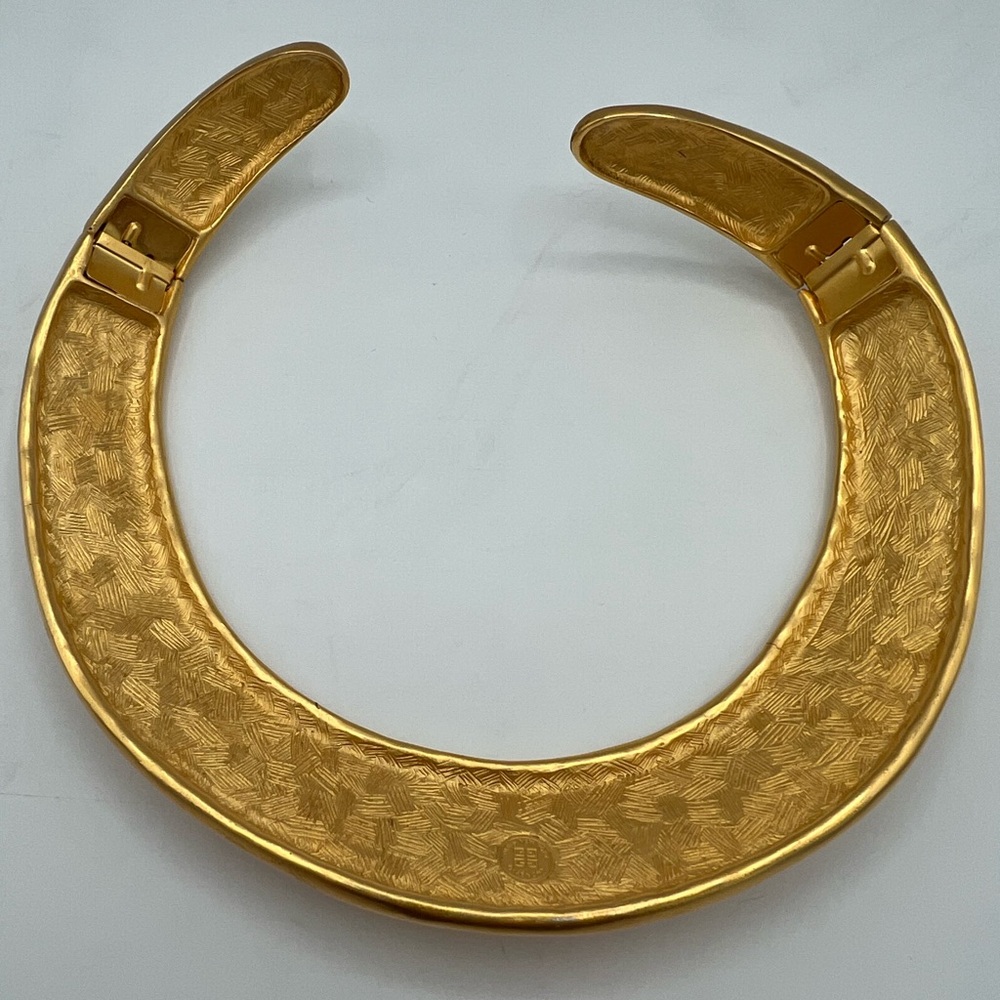 Givenchy 1980’s Vintage Hammered Collar Necklace - Picture 3 of 6